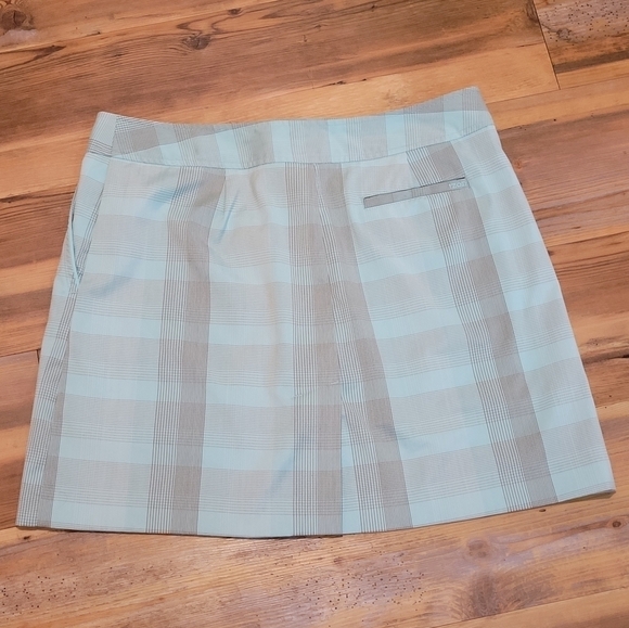 IZOD XFG COOL FX Golf Skort - Picture 5 of 16
